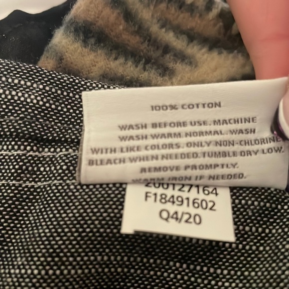 Red handmade “Amaryllis” Apron - Picture 12 of 12